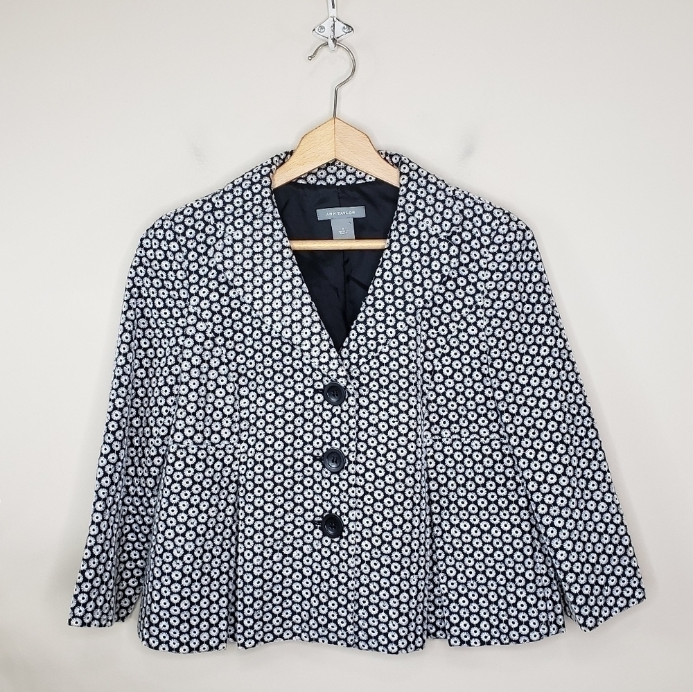 Ann Taylor | Black White Embroidered Blazer Size 2
